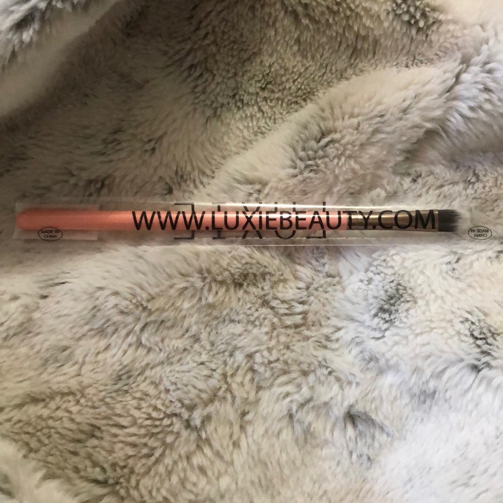 Luxie brush